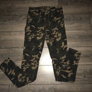 Women’s camo skinny jeggings